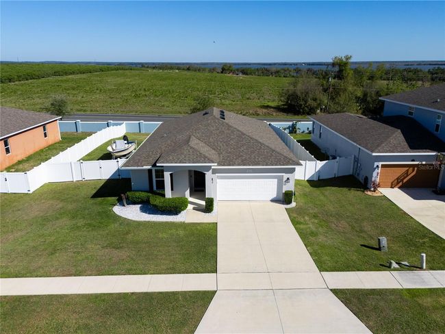 13233 Lake Yale View Loop, House other with 3 bedrooms, 2 bathrooms and null parking in GRAND ISLAND FL | Image 18