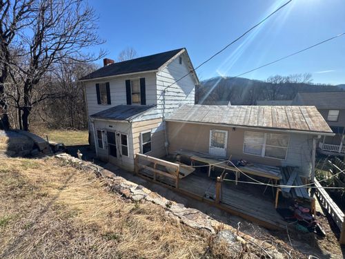 275 1st St, Buchanan, VA, 24066-5135 | Card Image