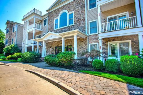 5 Tenakill Rd, Cresskill, NJ, 07626-1430 | Card Image
