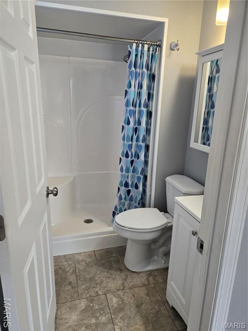 1145 Mackinac Dr, Saint Louis, MO, 63146-5121 | Card Image