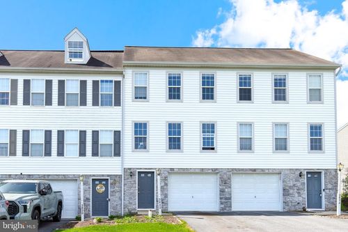 2822 Woodmont Dr, YORK, PA, 17404-7823 | Card Image