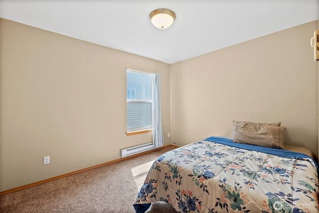 Upper level bedroom. | Image 26