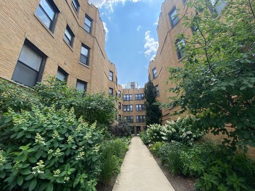 d1n-2803 W Lawrence Ave, Chicago, IL, 60625-6532 | Card Image