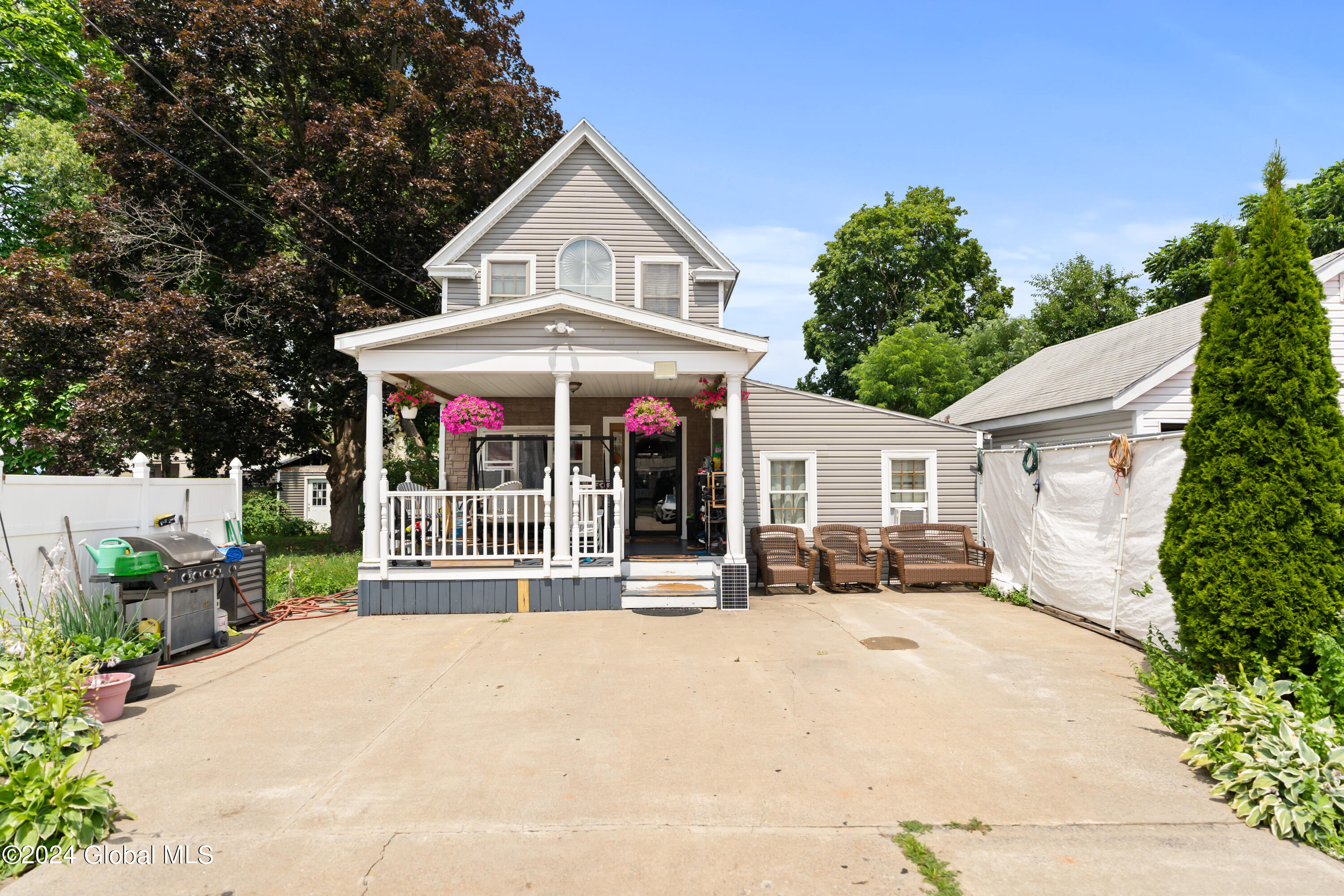 Division St, Schenectady, NY 12304