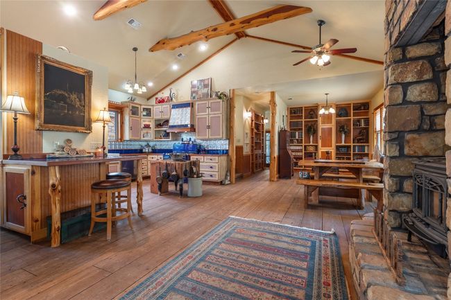 136 Red Fox Ln, Home with 5 bedrooms, 6 bathrooms and 6 parking in Bastrop TX | Image 5
