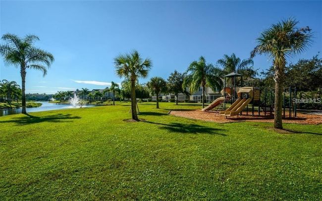 B - 7685 Plantation Cir, Townhouse with 2 bedrooms, 3 bathrooms and null parking in UNIVERSITY PARK FL | Image 21