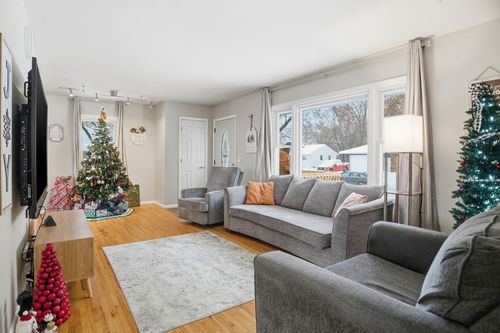 6110 Regent Ave N, Brooklyn Center, MN, 55429-2352 | Card Image