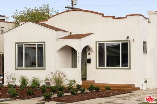 607 W 111th Pl, Los Angeles, CA, 90044 | Card Image
