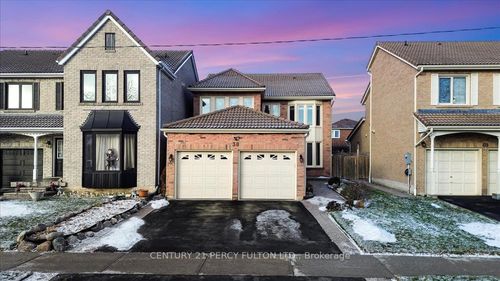 38 Carlisle Cres, Scarborough, ON, M1B4X5 | Card Image