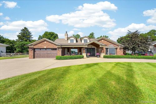 23750 E River Rd, Grosse Ile, MI, 48138-1582 | Card Image