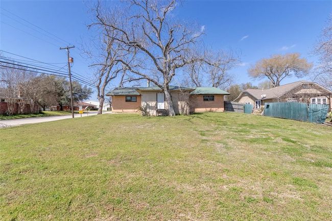 409 W Buffalo St, House other with 3 bedrooms, 2 bathrooms and null parking in Caldwell TX | Image 22