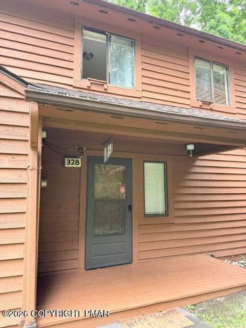 328 Crewe Ct, Bushkill, PA, 18324-7914 | Card Image