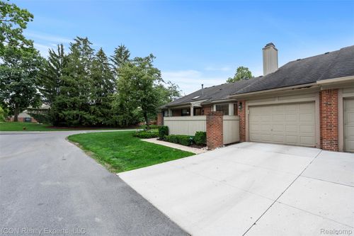 154-7208 Green Farm Rd, West Bloomfield, MI, 48322-2826 | Card Image