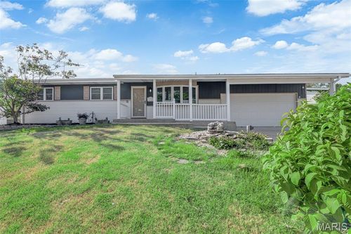 1305 Night Dr, Florissant, MO, 63031-3717 | Card Image