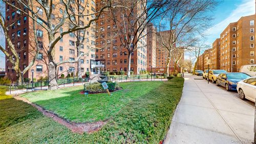 11r-99-05 63rd Dr, Rego Park, NY, 11374-2405 | Card Image