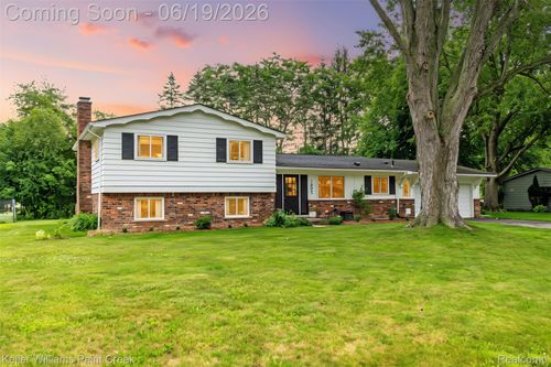 7093 Stonebrook Rd, West Bloomfield, MI, 48322-4139 | Card Image