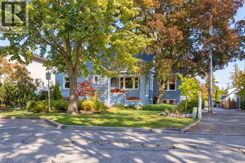 2071 Abbott St, Kelowna, BC, V1Y1C5 | Card Image