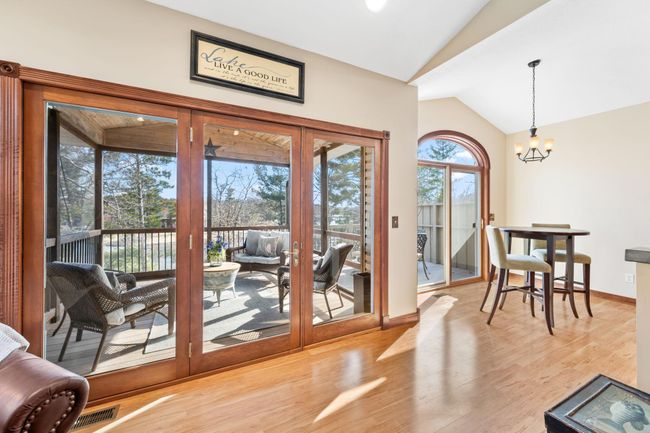 Gorgeous lakeside glass embraces the beauty of the outdoors with views of the treetops. | Image 9