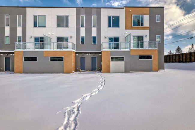 408 Shawnee Square Sw, Home with 3 bedrooms, 2 bathrooms and 3 parking in Calgary AB | Image 39