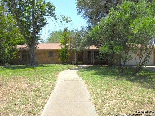 2310 W Gramercy Pl, San Antonio, TX, 78201-4826 | Card Image