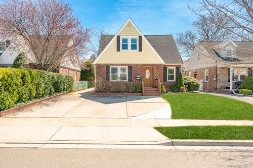 14 Milton Ct, Rockville Centre, NY, 11570-5033 | Card Image