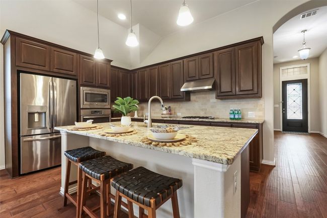 Entertainer's kitchen | Image 7