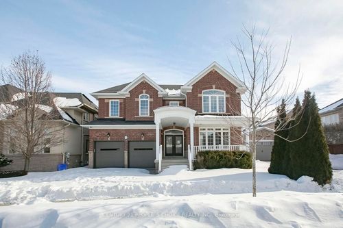35 Morland Cres, Aurora, ON, L4G7Z2 | Card Image