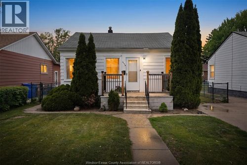 3174 Manchester Rd, Windsor, ON, N9C1X8 | Card Image