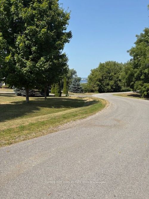 10 Heritage Estate Dr Drive W, Prince Edward County, ON, K0K1L0 | Card Image