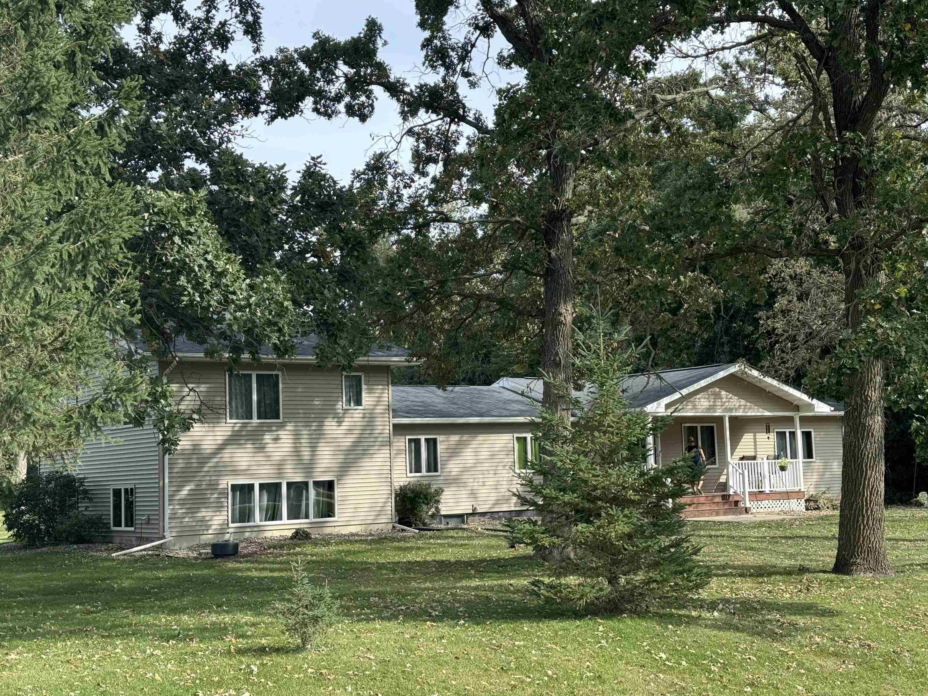 March Ave, Charles City, IA 50616