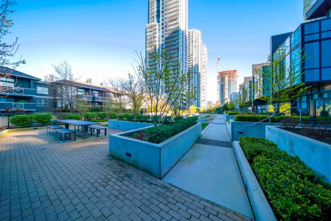 2402 - 6699 Dunblane Avenue, Condo with 3 bedrooms, 2 bathrooms and 1 parking in Burnaby BC | Image 30