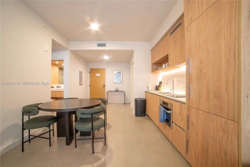 1104-11 Ne 6th St, Miami, FL, 33132 | Card Image