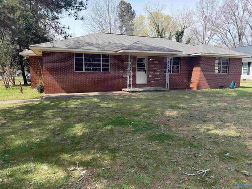 900 Brown St, Boaz, AL, 35957-1212 | Card Image