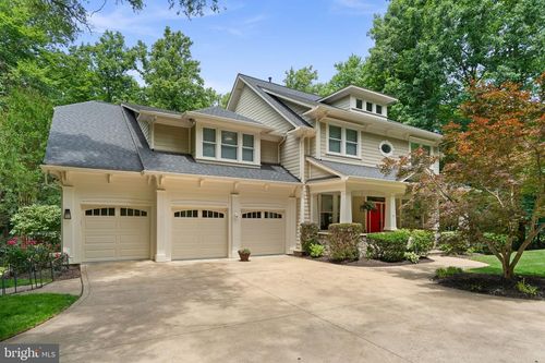 18429 Woodburn Rd, Leesburg, VA, 20175-9025 | Card Image