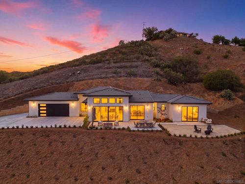 3916 Citrus Dr, Fallbrook, CA, 92028-8628 | Card Image