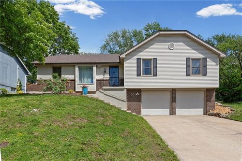 6439 Greenwood St, Shawnee, KS, 66216-2177 | Card Image