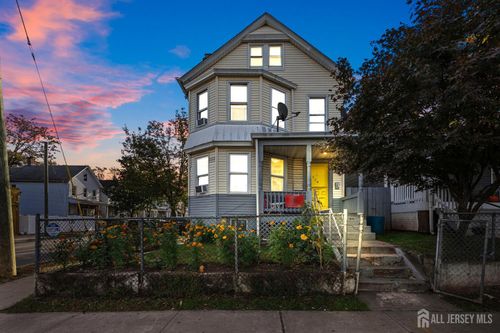 114 Joyce Kilmer Ave, New Brunswick, NJ, 08901-2925 | Card Image