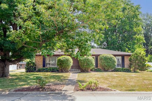 2 Oakwood Dr, Ste Genevieve, MO, 63670-1817 | Card Image