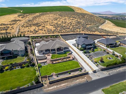 12706 S Grandview Ln, Kennewick, WA, 99338-7471 | Card Image