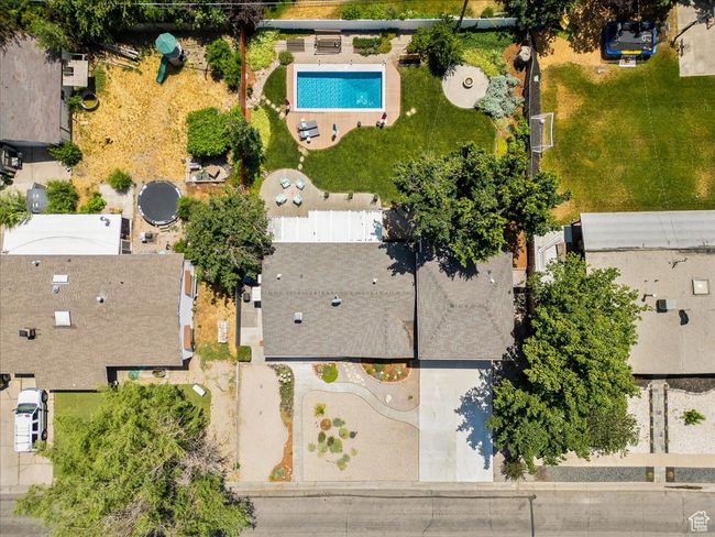 Bird's eye view of a pool | Image 51