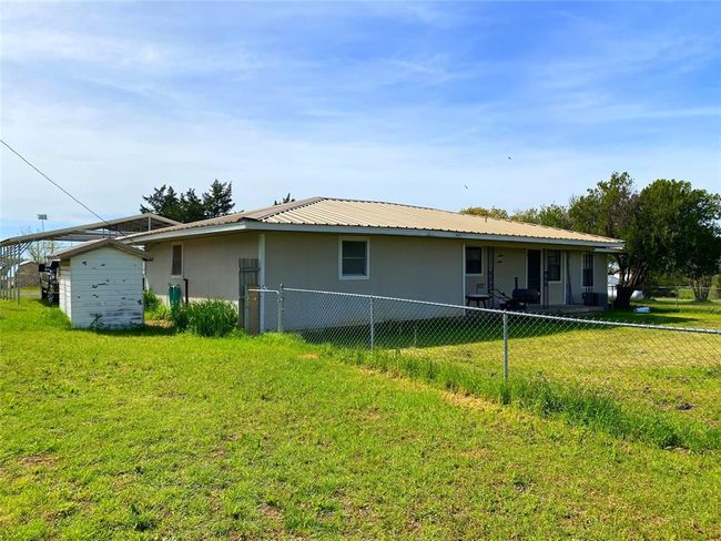 864 Highway 101, House other with 2 bedrooms, 1 bathrooms and null parking in Sunset TX | Image 25