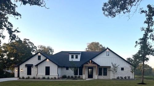 218 N Garrett Cir, Bellville, TX, 77418-2103 | Card Image