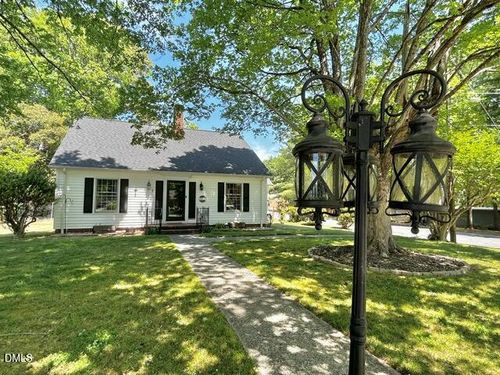 802 Russell Ave, Reidsville, NC, 27320-4533 | Card Image