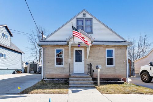 1611 Jackson St, Two Rivers, WI, 54241-3013 | Card Image