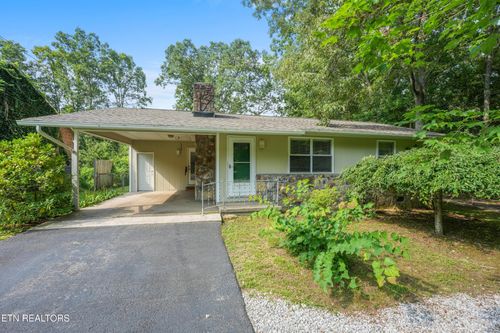 9136 Hondo Dr, Crossville, TN, 38572-3547 | Card Image