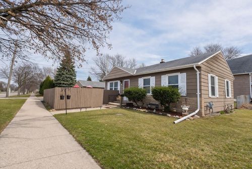3425 W Morgan Ave, Milwaukee, WI, 53221-1105 | Card Image