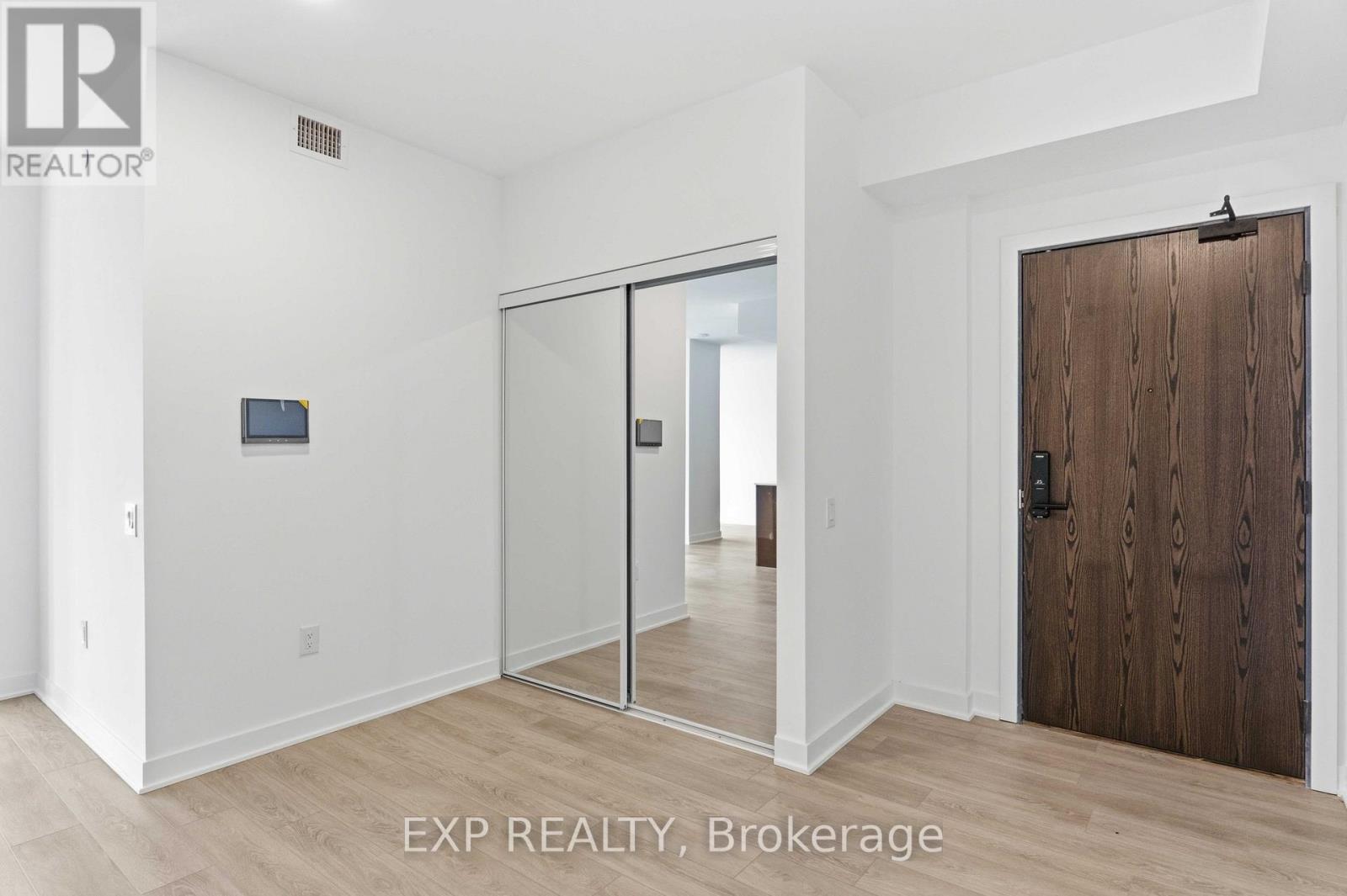 Residential in Hamilton (Riverdale) 4