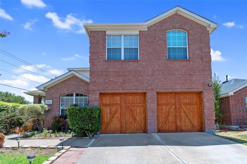 1003 Stonebrook Dr, Grand Prairie, TX, 75052-7562 | Card Image