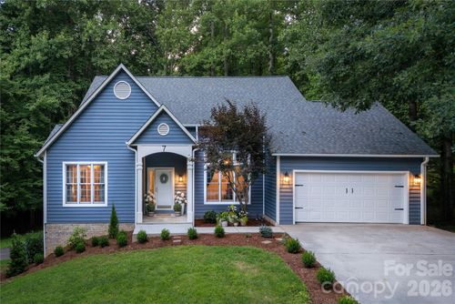 7 Oak Hollow Dr, Asheville, NC, 28805-8757 | Card Image