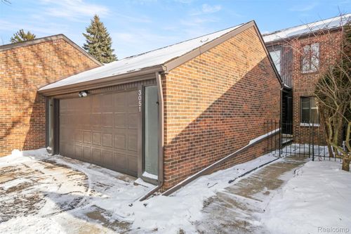 3051 Lindenwood Dr, Dearborn, MI, 48120-1311 | Card Image